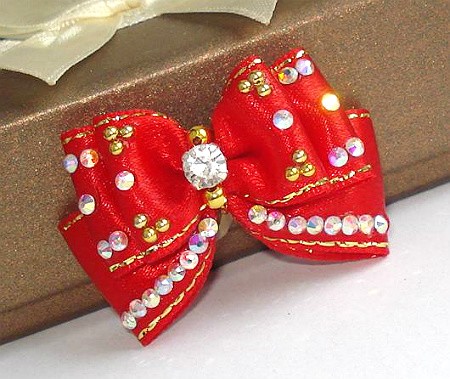 Schleife für Ausstellung ROT BRILLIANT 1